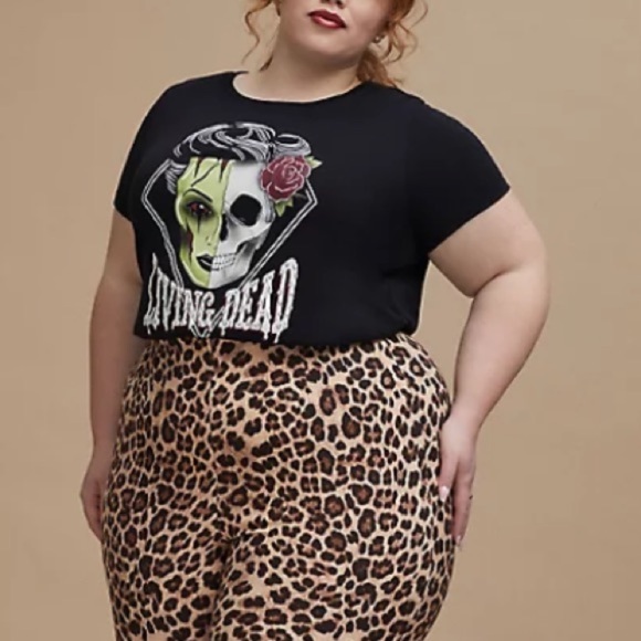 TORRID NWT RETRO CHIC TEE - LIVING DEAD BLACK- HALLOWEEN - Picture 3 of 5
